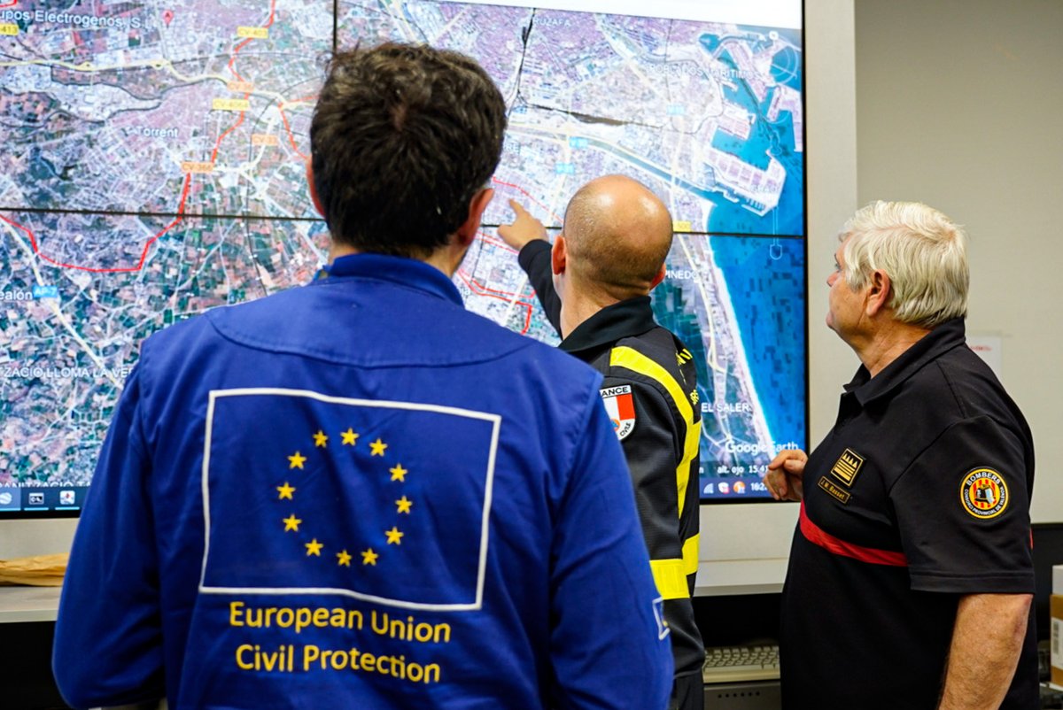 EU_Commission's tweet photo. 🇪🇸🇪🇺 Spain is not alone

Following devastating floods, Spain activated the #EUCivilProtection Mechanism, bringing swift aid from across the EU. 🇫🇷 🇵🇹 are already on the ground with support, and other EU countries have also offered help.

Together, we’re committed to helping communities rebuild.