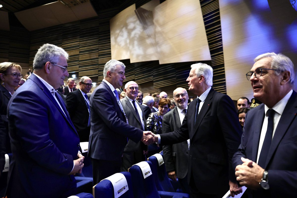 MichelBarnier's tweet photo. Chers Présidents de départements,

Je suis heureux de vous retrouver, dans un moment particulièrement difficile pour les départements, difficile pour moi comme Premier ministre, mais surtout difficile pour la France. Il est important que l’on se parle franchement. 
#AssisesDF24 https://t.co/6VmfCh9thy