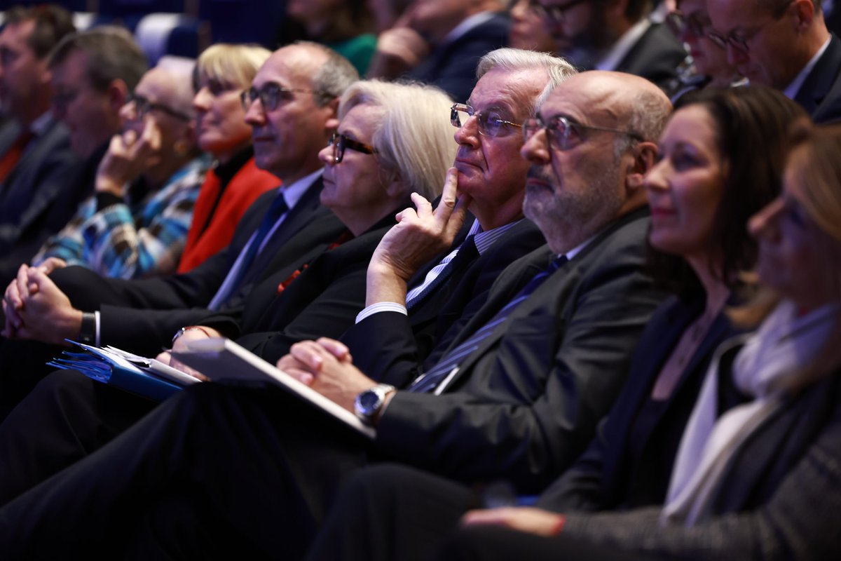 MichelBarnier's tweet photo. Chers Présidents de départements,

Je suis heureux de vous retrouver, dans un moment particulièrement difficile pour les départements, difficile pour moi comme Premier ministre, mais surtout difficile pour la France. Il est important que l’on se parle franchement. 
#AssisesDF24 https://t.co/6VmfCh9thy