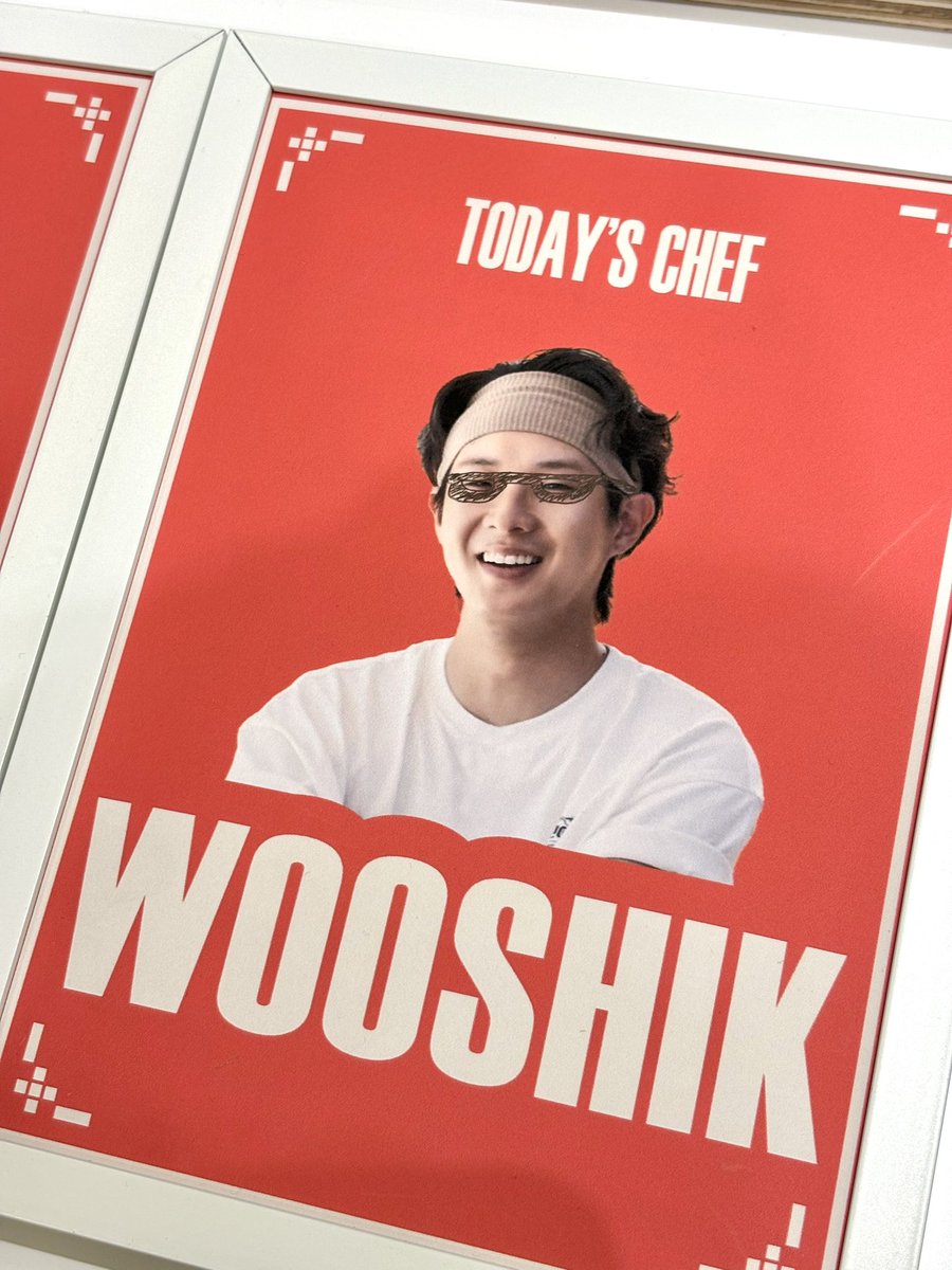 しかもこのTODAY'S CHEFの写真、本編で何も触れられてなくて気になってた落書きがあるんだけど実際にアイスランドのお店で使われてたやつってこと？！😭😭😭😭✨