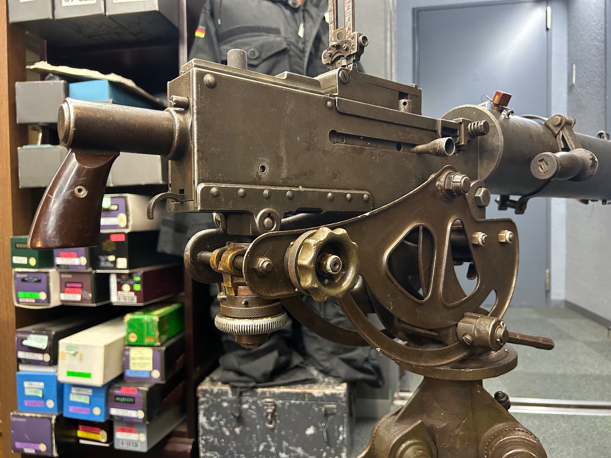 カヲル　ガラクタ屋 M1917重機は、M1919の一世代前とあって大まかな設計は似ていても、水冷
