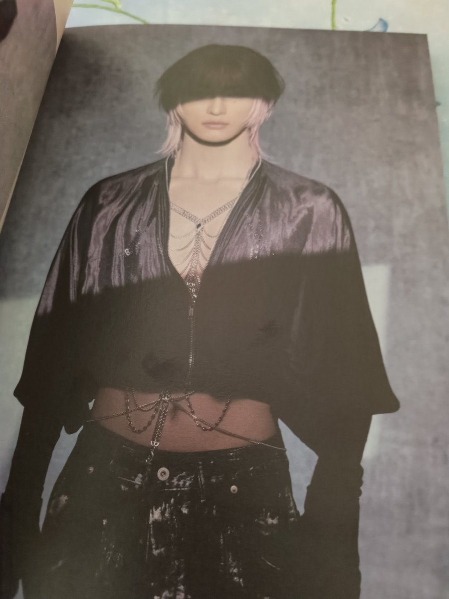 zkdlinhwa's tweet photo. slenderman’s androgynous cousin, the genderman https://t.co/ccbtIKVUag