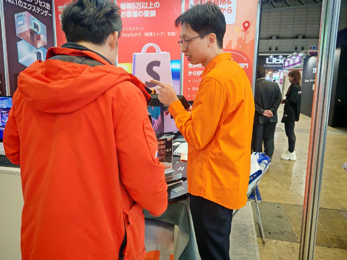 Tesmartjp's tweet photo. 🎉 Inter BEE 2024 | 展会最終日! 🎉
今日はInter BEE 2024の最終日!TESmartの社長もブースに登場しました!私たちがどれだけこの展会を大切にしているかを示す一日でした!✨
ご来場いただいた皆様、ありがとうございました!😊
#InterBEE2024
#TESmart
#社長登場
#8KKVM
#MSTソリューション https://t.co/7IzKAuxf5J