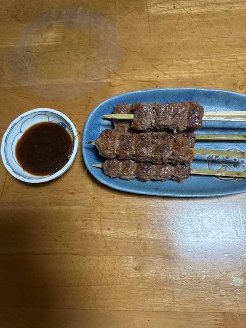 夕飯にいただきました！
<a href="/TOYOFAR/">トヨニシファーム　広報部</a>
【公式】北海道十勝 トヨニシファーム コーポレイトサイト
美味い！！！！
お肉の甘さやうま味＋ニンニクのパンチが利いたタレ！
浦和競馬<a href="/urawa_keiba/">浦和競馬</a> さんとトヨニシファームさんに感謝！
御馳走様です！美味しかったです！！）
（写真撮るの下手でごめんなさい😅