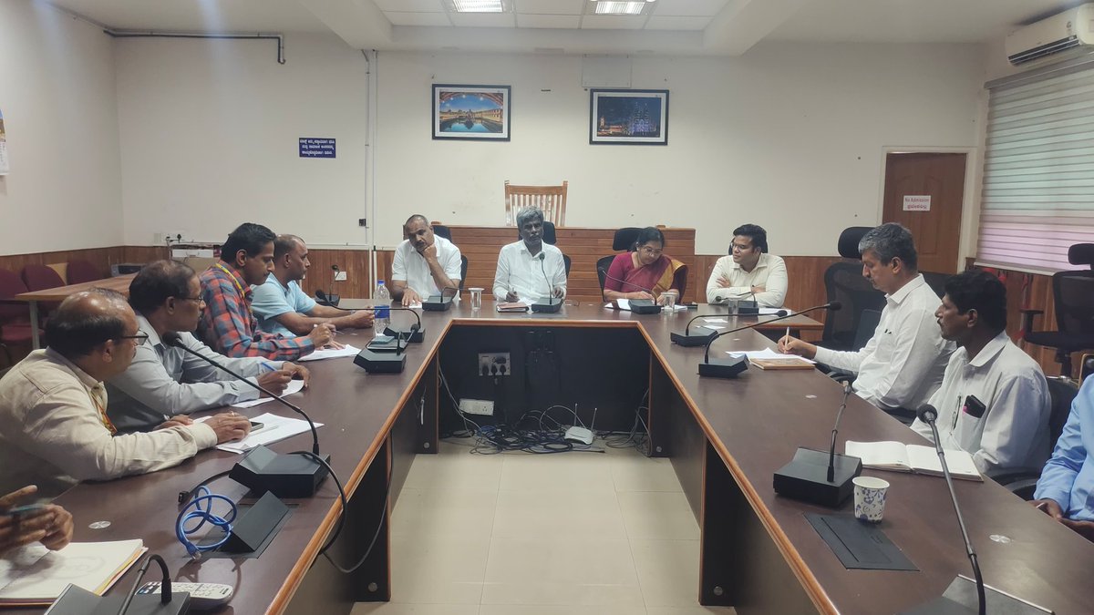 ಇಂದು ಜಿಲ್ಲಾಧಿಕಾರಿಗಳ ಕಚೇರಿಯ ಕೋರ್ಟ್ ಹಾಲ್ ನಲ್ಲಿ ಉಡುಪಿ ಚಿಕ್ಕಮಗಳೂರು ಸಂಸದರಾದ ಮಾನ್ಯ  <a href="/KotasBJP/">Kota Shrinivas Poojari</a>  ಅವರ ನೇತ್ರತ್ವದಲ್ಲಿ ನಡೆದ ಕೇಂದ್ರ ಸರ್ಕಾರದ ಸೂರ್ಯ ಘರ್ ಯೋಜನೆಯ ಬಗ್ಗೆ ಸಭೆಯಲ್ಲಿ ಭಾಗವಹಿಸಲಾಯಿತು.