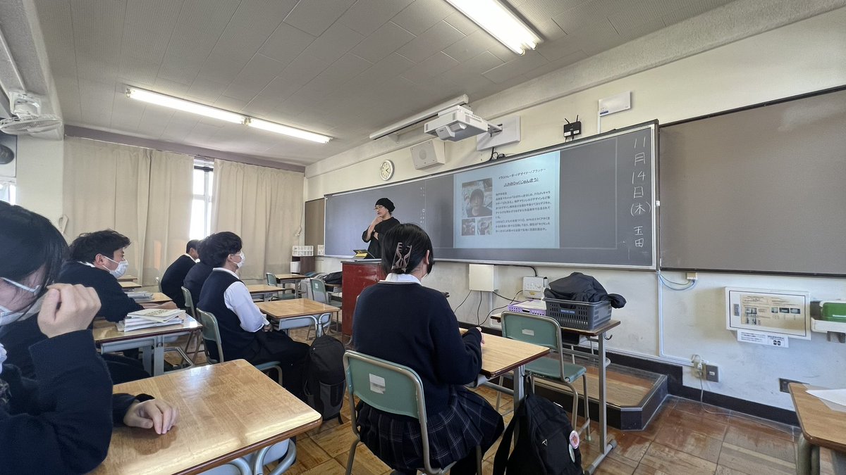 timedeviation's tweet photo. 兵庫県マスコット「はばタン」なJUNBOwジュンボウさん、「子育てしながらフリーランス」なカワグチマサミ川口真目さんと高校の探求授業へ
高校三年生でイラスト関係やマーケティングなど将来興味ある子もいて興味津々!終わった後も真剣に質問してました!それぞれの先輩に質問できるのこれこそ探求授業の価値ですねー
@kawaguchi_game 
@JUNBOw529 
#探求授業 #はばタン #子育てしながらフリーランス