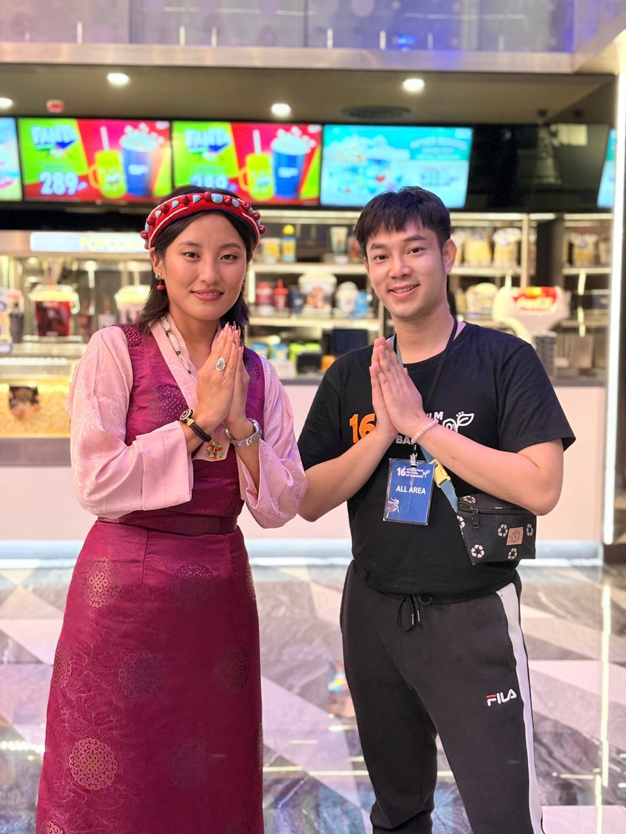 NightPhoomin's tweet photo. นักแสดงหญิงชื่อดังชาวเนปาล ‘Thinley Lhamo‘ หนังที่เธอแสดงนำเรื่อง Shambhala ซึ่งเป็นตัวแทนภาพยนตร์จากประเทศเนปาล เข้าชิงภาพยนตร์ต่างประเทศยอดเยี่ยม รางวัลออสการ์ 2025 ด้วย
👏🏼 with the famous Nepalese actress, ‘Thinley Lhamo‘ from #Shambhala film.
#WFFB #WFFB2024 https://t.co/mHcf2qFLDQ