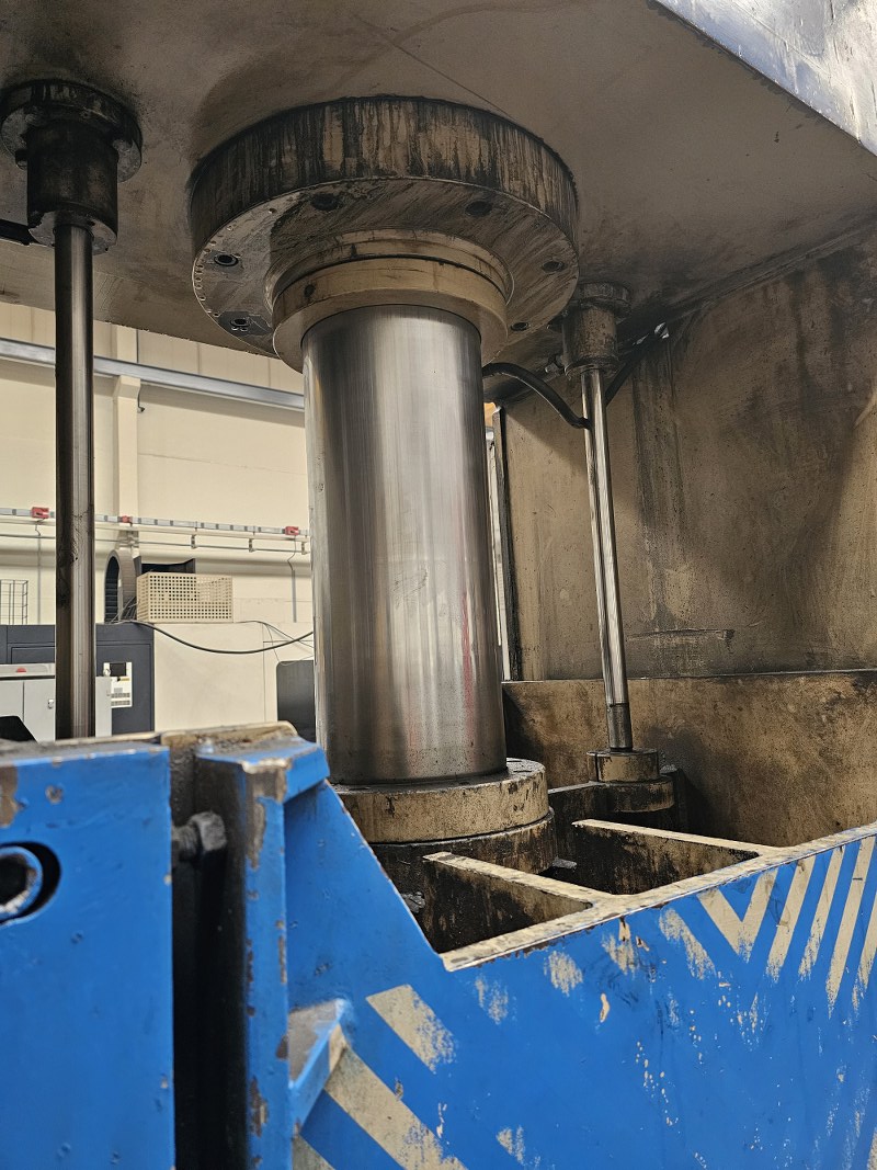 200 Ton Hidroliksan Sıvama Pres  
 2004 Model 
 Tabla : 1240 mm x 1000 mm
Strok : 600 mm
İki Tabla Arası Açıklık : 700 mm
Alt Pot Strok : 300 mm
MG Takım Tezgahları Makina San.Tic.Ltd.Şti
2. El ve Sıfır Makina Alım-Satımı

mggrup.net

0532 611 67 64