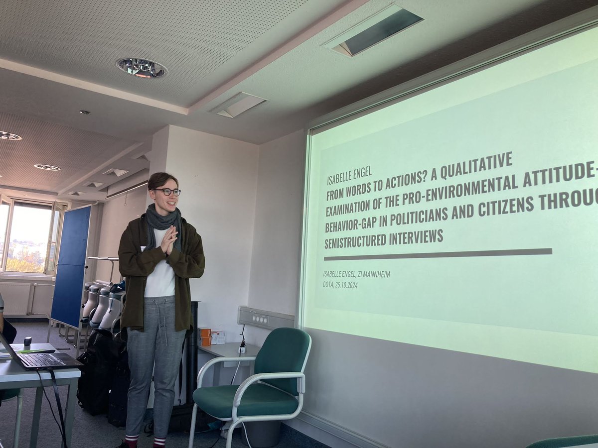 IsabellePsych's tweet photo. Im Oktober fand endlich die Umweltpsychologie Doktorand:innentagung in Dresden statt! Vielen Dank für die tollen Beiträge und den regen Austausch zu umweltpsychologischen Themen und zum Promovieren.  Danke an alle Teilnehmenden! Ihr habt die DoTa wirklich einzigartig gemacht 🤗🌍 https://t.co/H4VC45dYvy