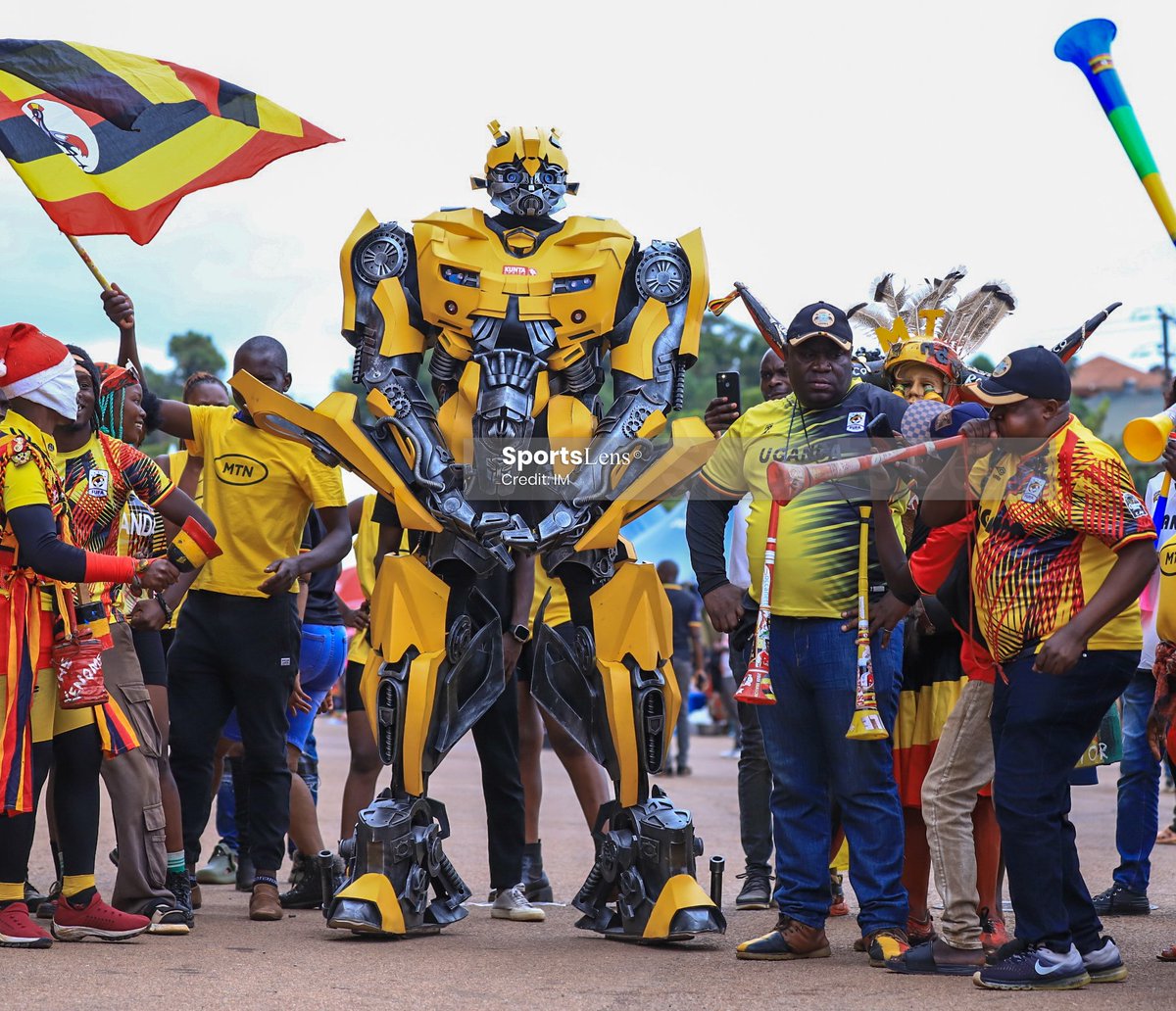 sportslens1's tweet photo. The Bumblebee has landed! 🐝🔥 Mandela National Stadium just got buzzed with energy! #BumbleBeeTakeover #MandelaStadium #FeelTheBuzz https://t.co/gyFlUNM4mf