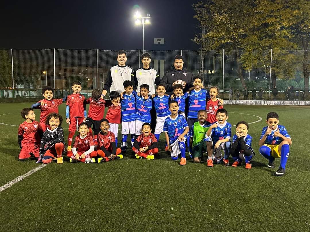 CDSANCRISTOBAL1's tweet photo. Os adjuntamos algunas fotos de la jornada pasada y los partidos y horarios de este fin de semana, aprovechamos nuevamente para animar a la familia Calero, por los duros momentos que están pasando
Anima al equipo de tu barrio, pero respeta al contrario, árbitro y publico. https://t.co/AXMHbRngjQ