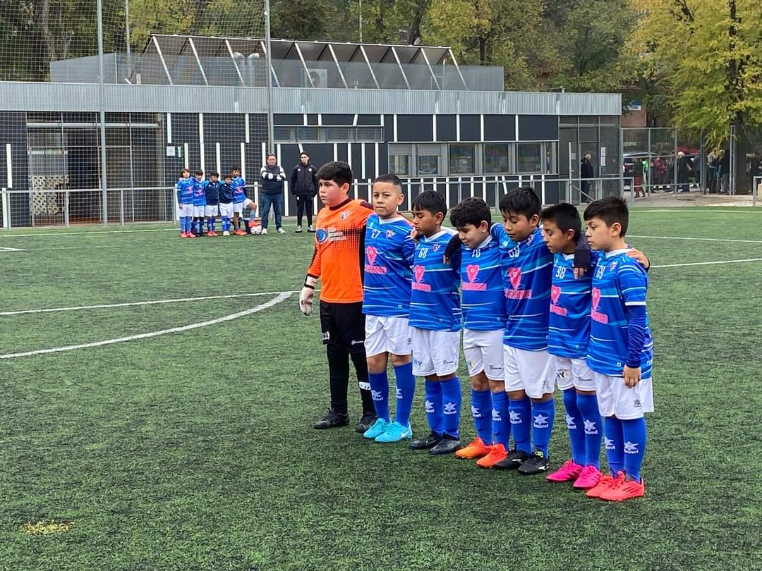 CDSANCRISTOBAL1's tweet photo. Os adjuntamos algunas fotos de la jornada pasada y los partidos y horarios de este fin de semana, aprovechamos nuevamente para animar a la familia Calero, por los duros momentos que están pasando
Anima al equipo de tu barrio, pero respeta al contrario, árbitro y publico. https://t.co/AXMHbRngjQ