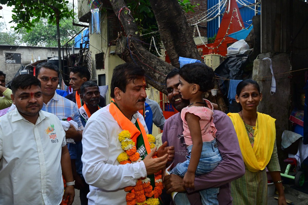 BhatkhalkarA's tweet photo. वॉर्ड 45 पदयात्रे दरम्यान मतदारांशी संवाद आणि भेटी…

#phirseatulji #Mahayuti #AtulBhatkhalkar #MLA #trendingnow #maharashtraelections #Padyatra #viksitbharat #jaymaharashtra  #modimission2024 #govote #makeachange https://t.co/ypbpvF9upm