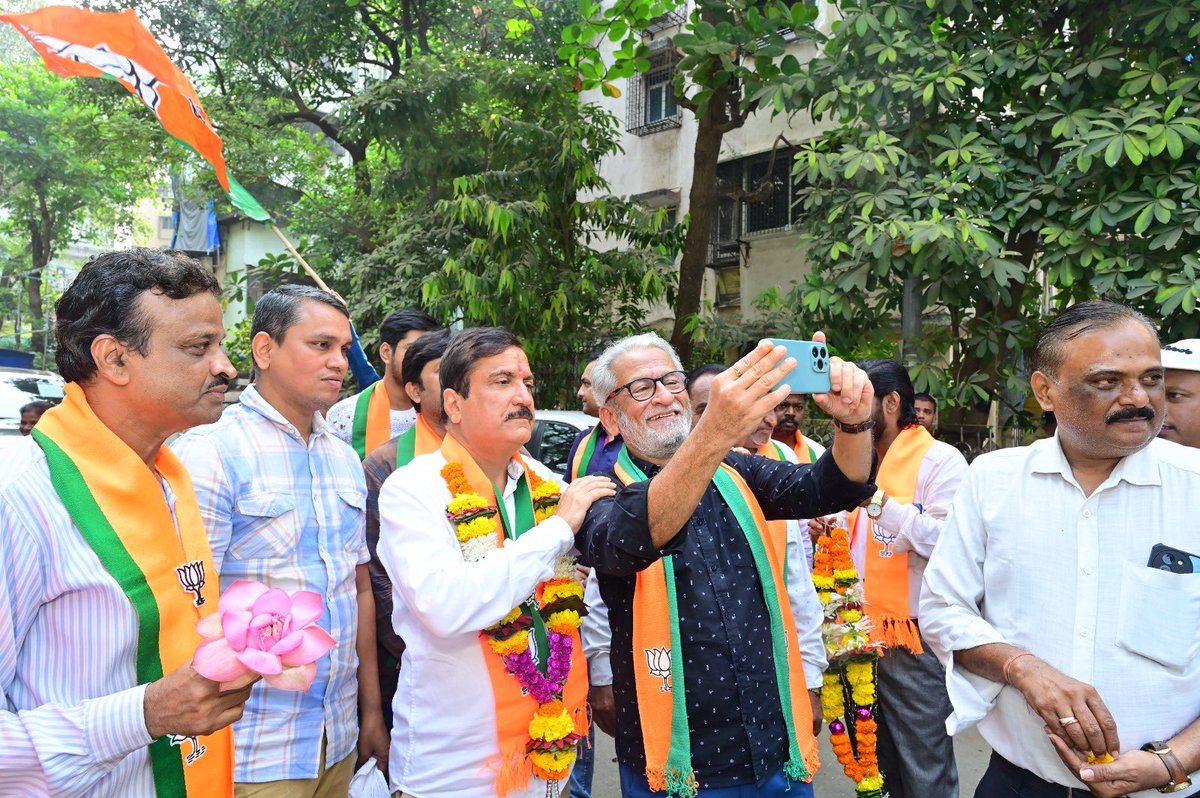 BhatkhalkarA's tweet photo. वॉर्ड 45 पदयात्रे दरम्यान मतदारांशी संवाद आणि भेटी…

#phirseatulji #Mahayuti #AtulBhatkhalkar #MLA #trendingnow #maharashtraelections #Padyatra #viksitbharat #jaymaharashtra  #modimission2024 #govote #makeachange https://t.co/ypbpvF9upm