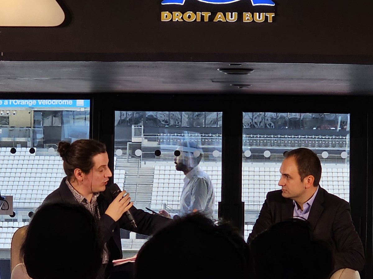 _Re_'s tweet photo. @perplexity_ai @LaTribune @LaTribuneEvents Comment faites vous des revenus chez @perplexity_ai ? 

Réponse :
- Les forfaits pro à destination des personnes freemium qui veulent plus
- Les forfaits entreprises pour les entreprises
- Les APIs
- La pub que nous venont de lancer

#AIMsummit @LaTribune @LaTribuneEvents https://t.co/O6QrJjOVRL