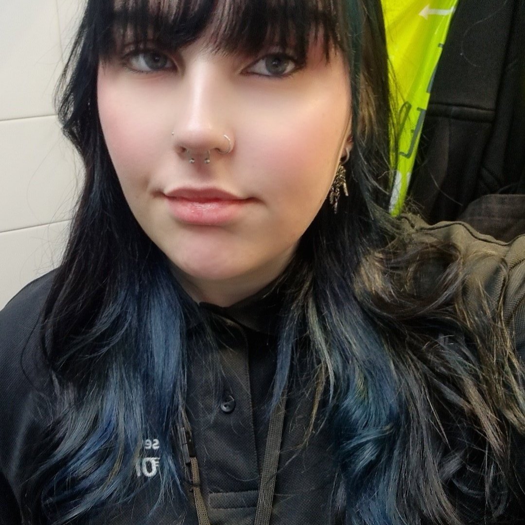 bigfatknowlesy's tweet photo. Love my silly blue and black hair https://t.co/p7dzo2xdX6