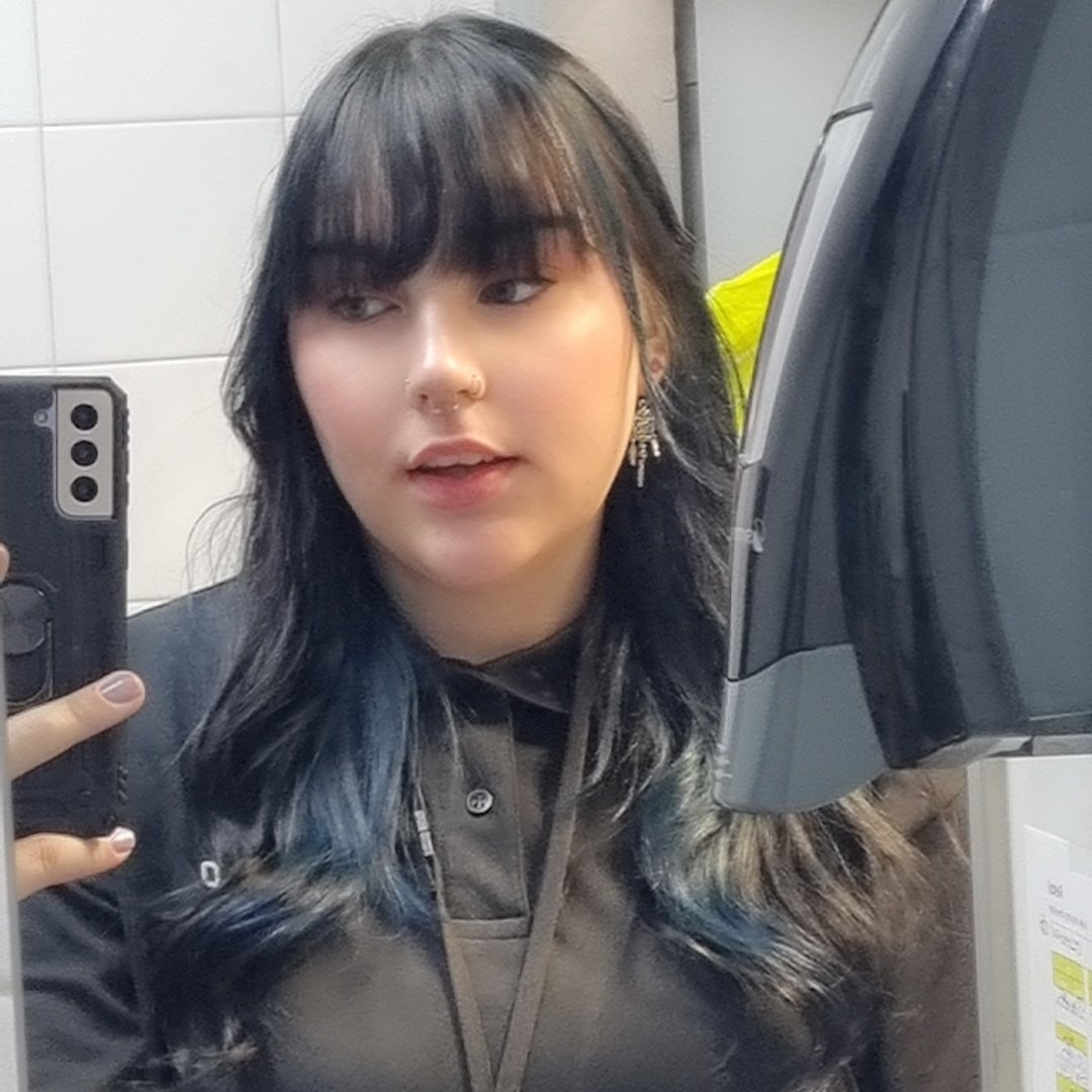 bigfatknowlesy's tweet photo. Love my silly blue and black hair https://t.co/p7dzo2xdX6