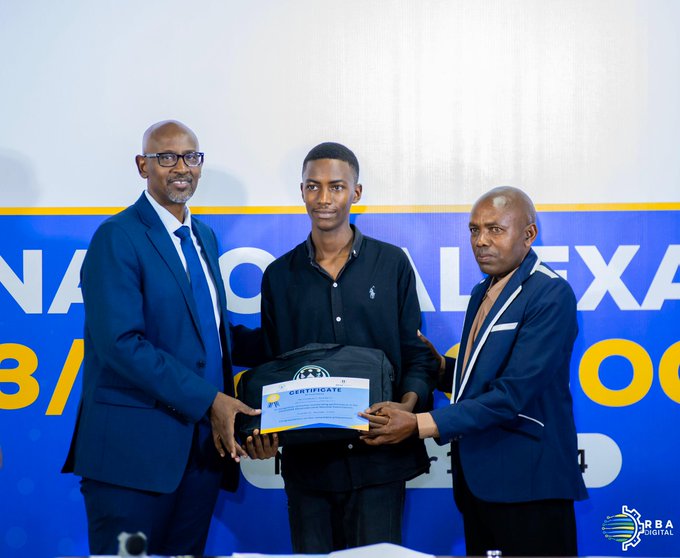 RADIOSALUS1's tweet photo. @Rwanda_Edu yatangaje ko hari #buruse 50 zizahabwa  abatsinze neza ibizamini bya Leta bisoza ayisumbuye, bazakomereza muri @Uni_Rwanda no muri @RwandaPolytec kandi ntabwo bazazishyura.
#SalusAmakuru https://t.co/OYdL3bEpwp