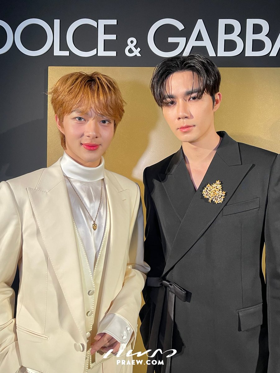 Praewdaily's tweet photo. ลงตัวสุดๆ🖤✨  ‘ซี พฤกษ์ - นุนิว ชวรินทร์‘ ปรากฏตัวใน ณ งาน DOLCE &amp; GABBANA EXCLUSIVE GALA DINNER 

#ZNNDinnerWithDG #DolceGabbana #PRAEWMAG https://t.co/nKP5j2Sdiy
