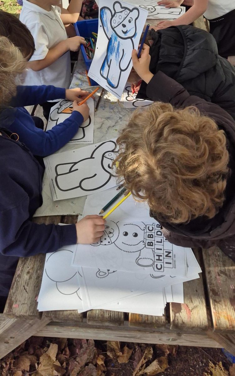 OasisWarndon's tweet photo. In our @OPAL craft zone this week it's been all about Poppies and Pudsey! #OutdoorPlayandLearning #OasisCommunityLearning https://t.co/QasMAj5yFY