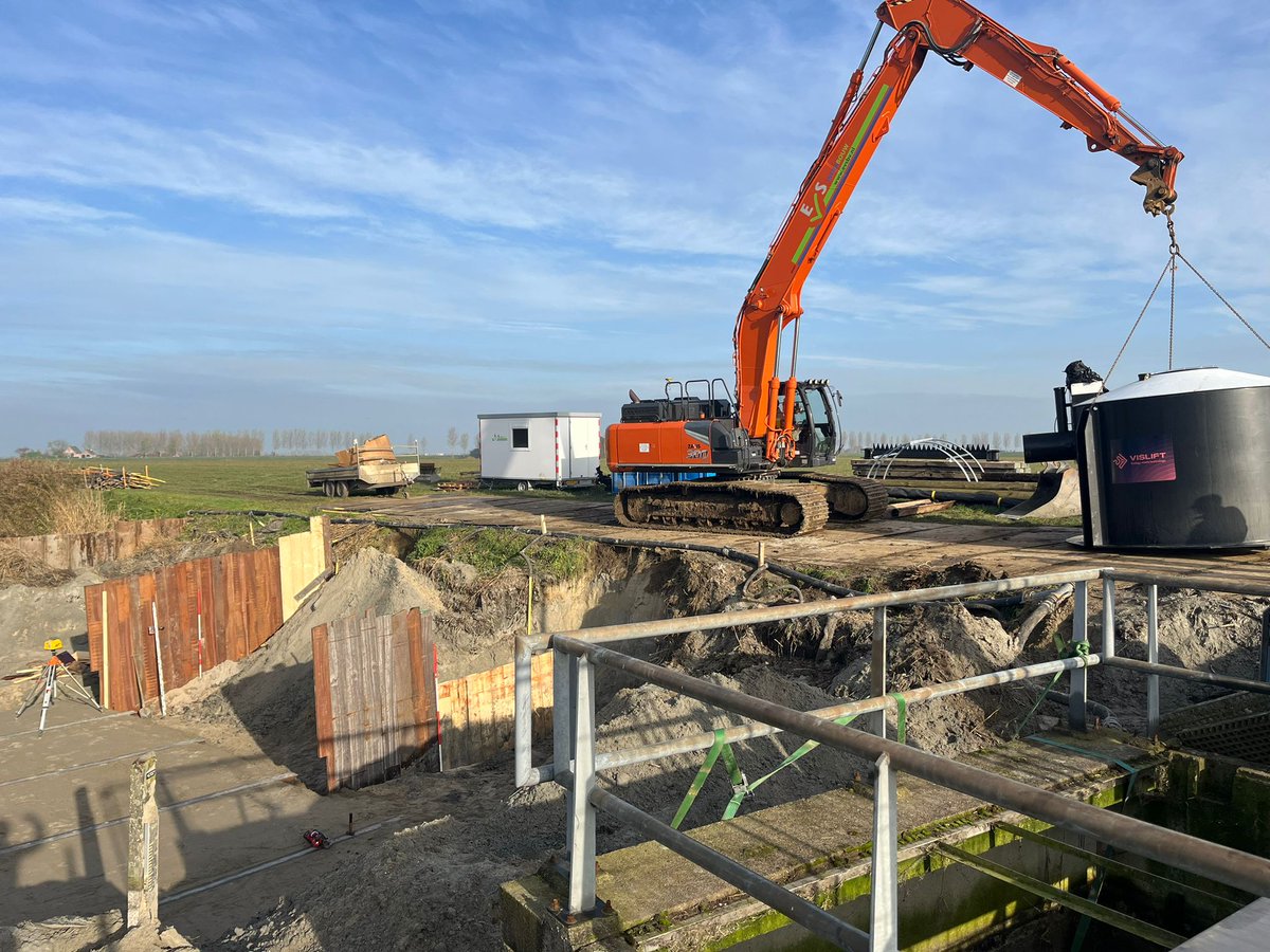 In #Kuitaart vervangen we stuw #Dreefken en leggen we ook een vispassage aan. Nu kunnen vissen alleen vanuit #Walsoorden over de stuw naar Campen, maar andersom niet. Daar brengt de vispassage verandering in. Vanaf eind 2024 is deze snelweg voor vis te gebruiken!