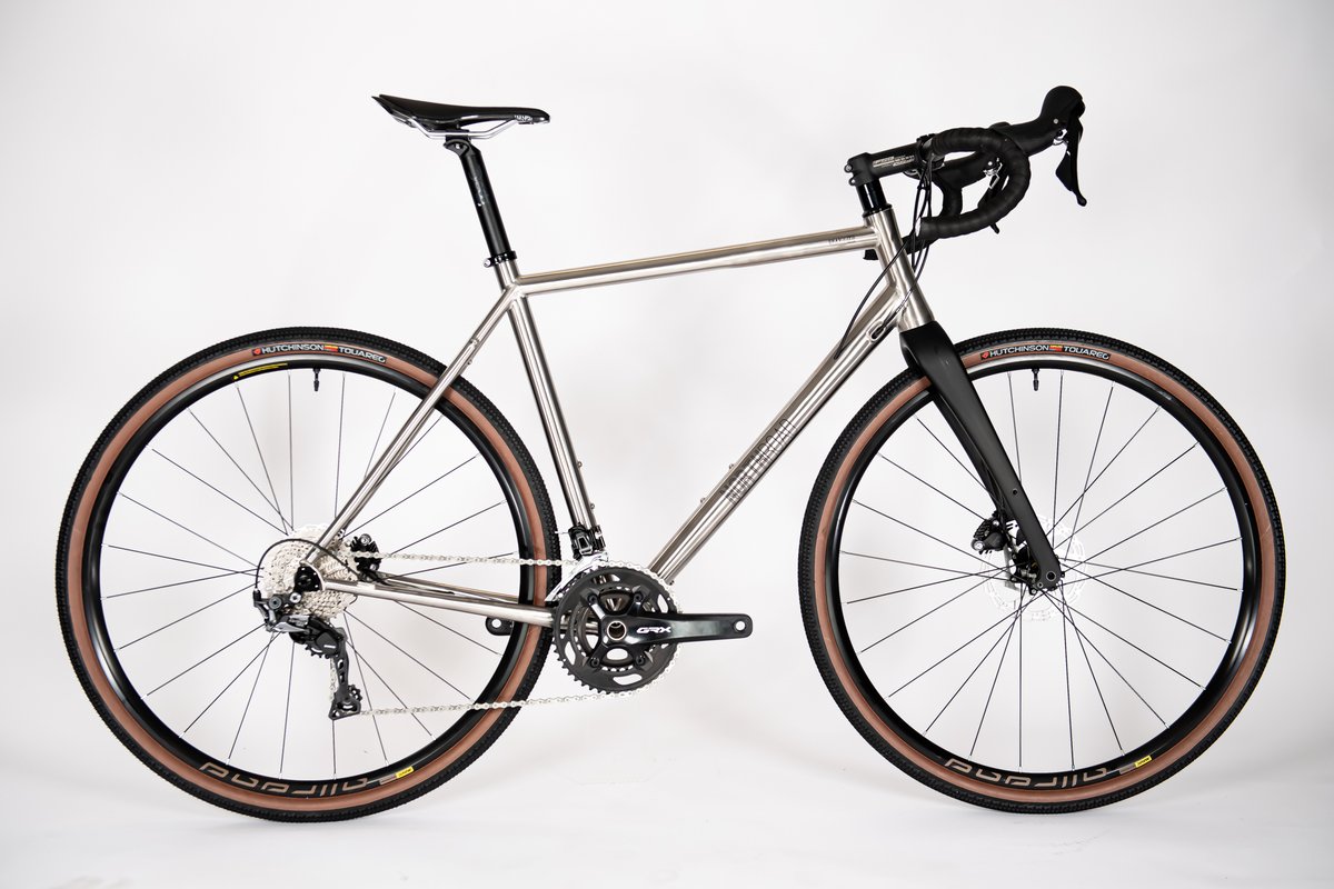 Super special offer coming up this weekend- NorthRoad Grav-i-Ti titanium gravel bike, Shimano GRX 2 x 12, Miche wheels, Hutchinson Caracal tubeless tyres, deda finishing kit, size 48cm

£2750

Grab an absolute bargain

#cycling #gravel #cyclist #gravelbike