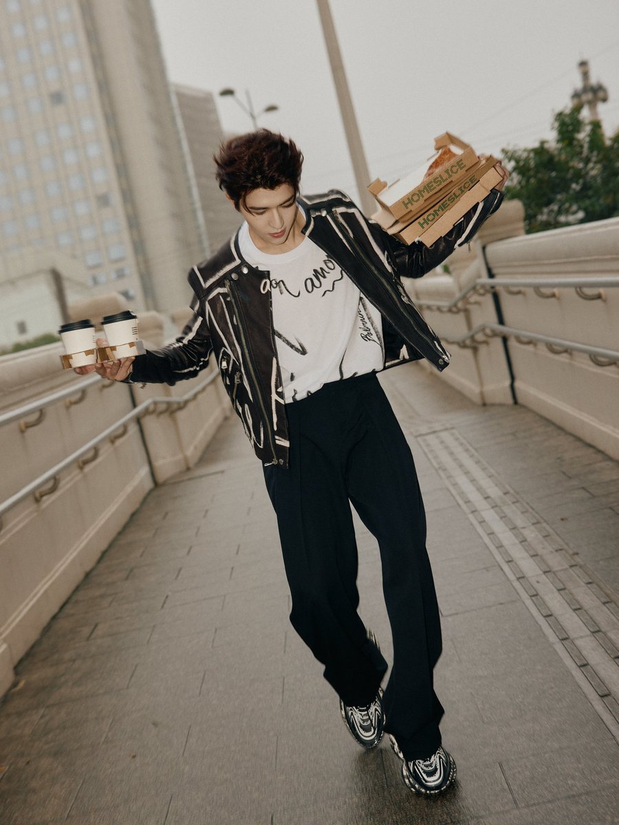 patrick_pppat's tweet photo. ไปลอยกระทงด้วยกัน หรือวิ่งไปงานคืนนี้ด้วยกัน ? 🌃❤️‍🔥💌🥳 https://t.co/kXzRLjXGmW