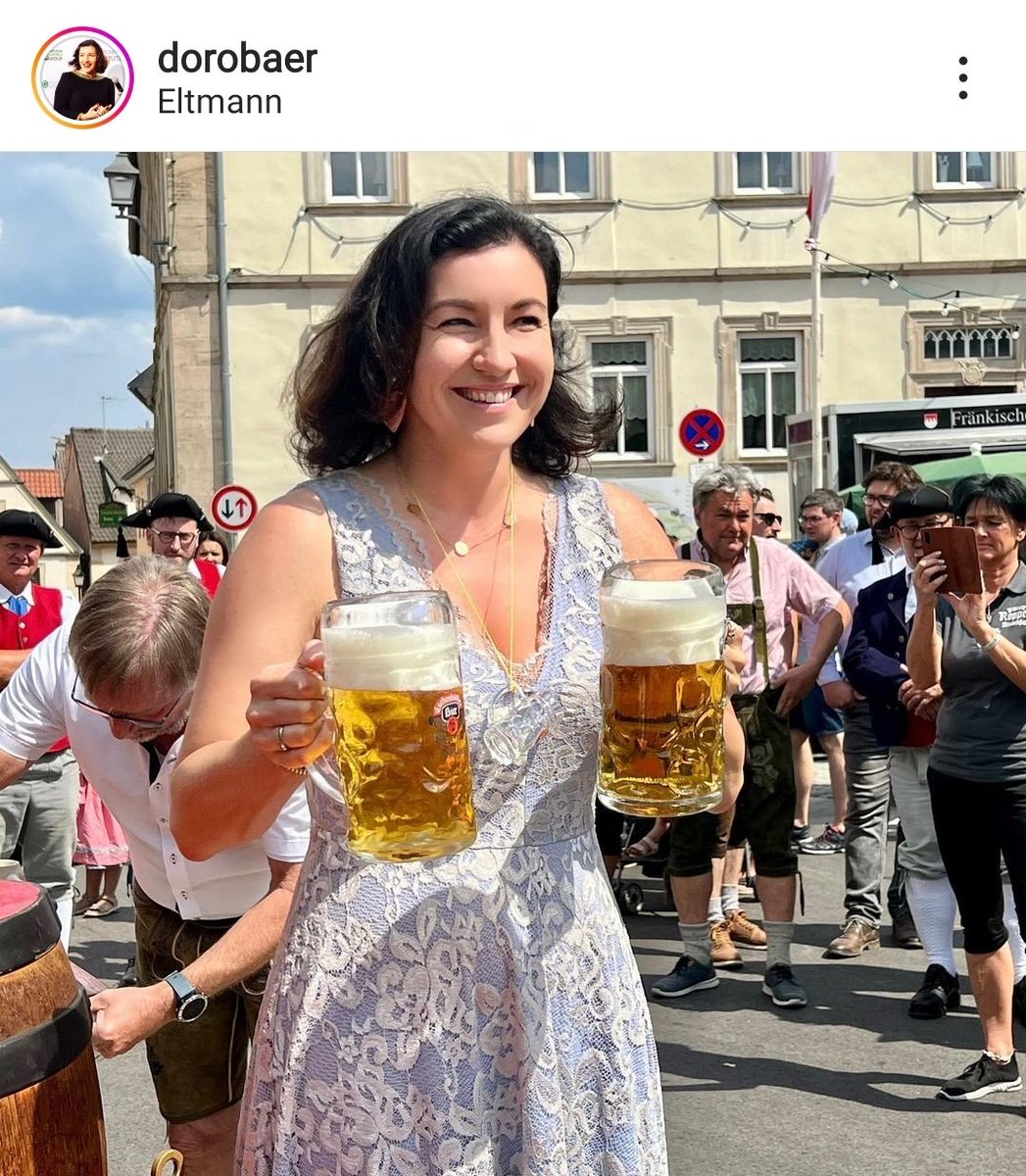 Die #NiemehrCDUCSU hat wohl zu viele Bierzelte von innen gesehen, so wie die sich im Bundestag benehmen. Vor allem ihre Servicekraft hat jeglichen Anstand verloren.

#NieWiederKriminell