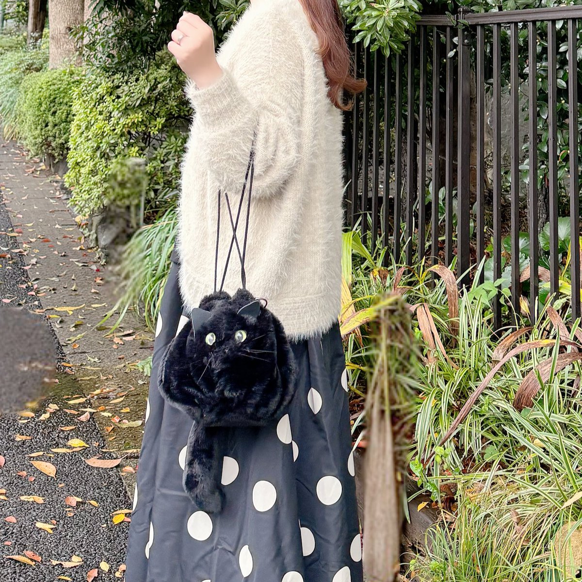 minitehi's tweet photo. 今日は黒猫さんとおでかけ。
（ええ写真撮る為に巾着にして撮ってますが、普段は斜めがけで使ってます。）
#黒猫
#猫
#ねこ https://t.co/MCLp7wqRHl