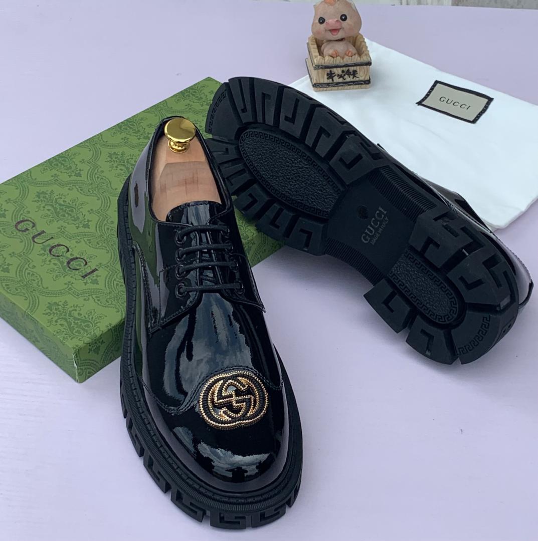 Rejoicebae's tweet photo. @DONJAZZY @DONJAZZY have ordered 20 shoes from me and have asked me to pick 20 fans and distribute the shoes to them as Christmas gifts.

This dream should become a reality Amen. https://t.co/sn46UgJJka
