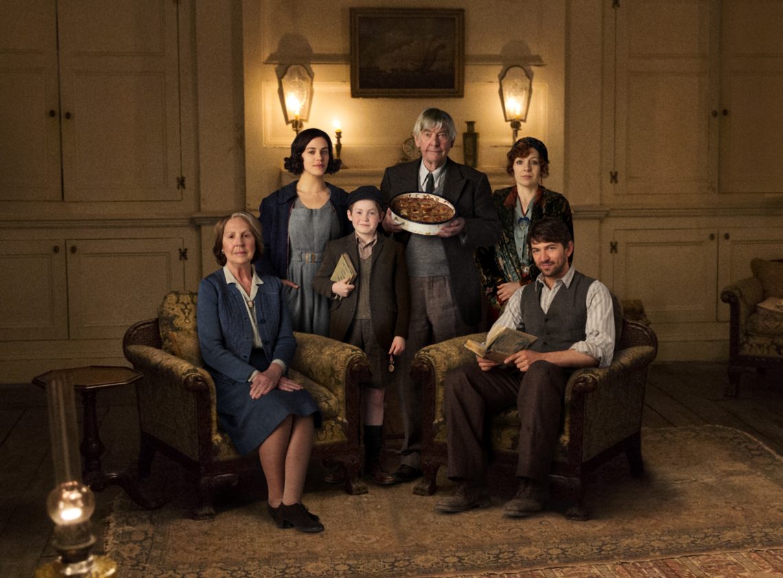 Paris14Cinema's tweet photo. Ce vendredi, le ciné-kino d'ARTMELE présentera "Le Cercle littéraire de Guernesey" de Mike Newell (2018).

✋ Vendredi 15 novembre 2024, 20h
☝ Entrée libre
👉Centre Paris Anim' Angel Parra, 183 rue Vercingétorix, 75014 https://t.co/JzrpDDj3oT