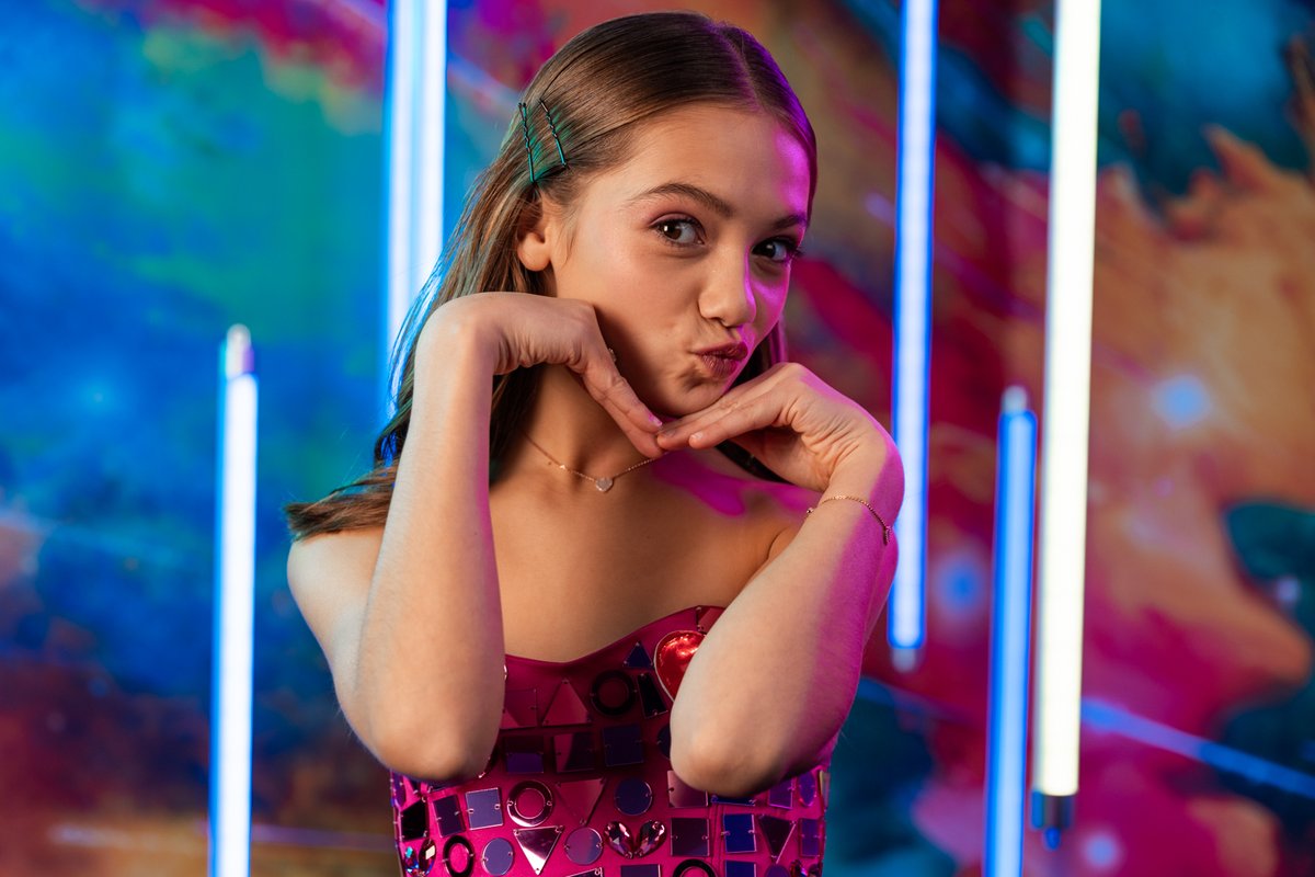 eurovision_tve's tweet photo. 💥Artistas invitados en #EurovisionJunior2024💥

🌼@mariaisabelAMQS
🪻@AbrahamMateo
🌸 Sandra Valero
🌻@zoe_clauzure 

¡Actuarán en el número de apertura y en el intermedio!

🔗Toda la info en https://t.co/1sPco1ovM9

#LetsBloom #JESC2024 #YoVotoAChloe https://t.co/7AegSfF3aH