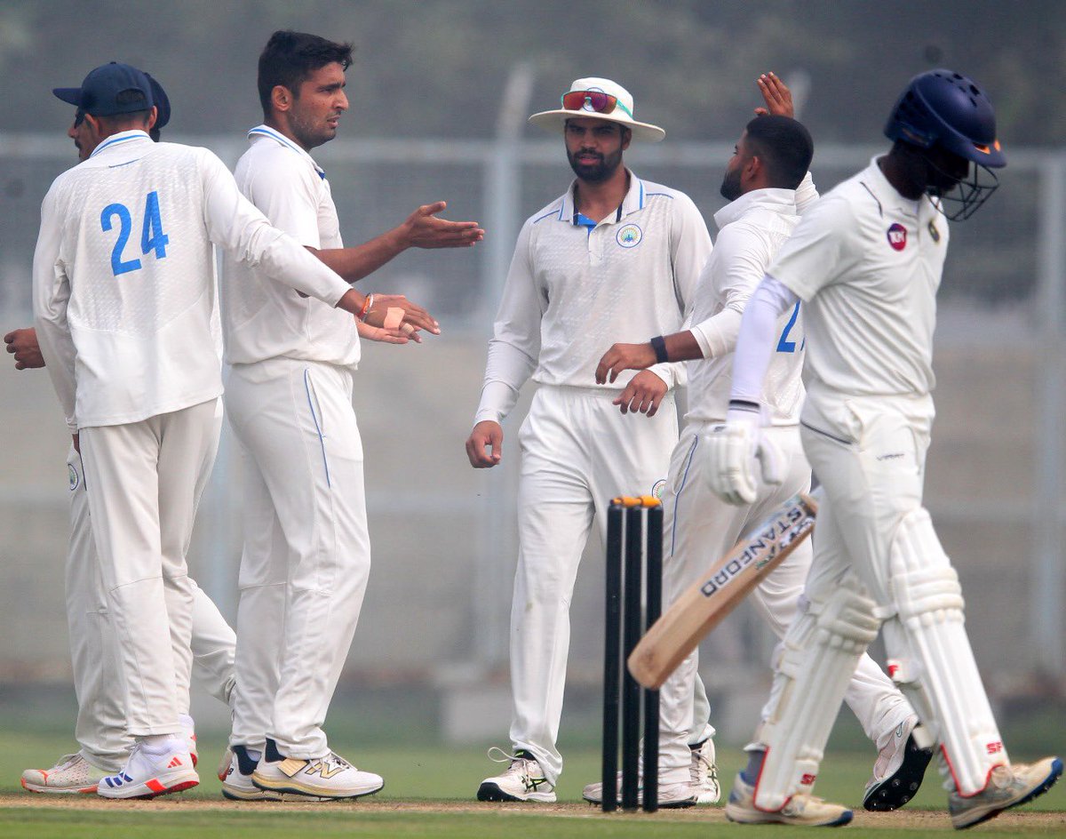 JayShah's tweet photo. A breathtaking performance by young Anshul Kamboj, as he finishes with all 10 wickets to his name in the first innings of the Ranji Trophy match between Kerala and Haryana. Congratulations, as you become only the third player to achieve this feat in the history of Ranji Trophy, with an excellent exhibition of pace, bounce and aggression.
@BCCIdomestic