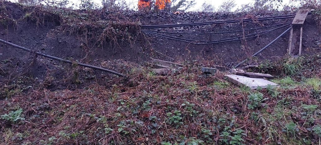 🚧🛑Suite au glissement de talus à Lanespède (ligne Toulouse - Tarbes) le 9/11, la circulation des trains est adaptée. Les trains ne circulent que sur une voie entre Lannemezan et Tournay.
