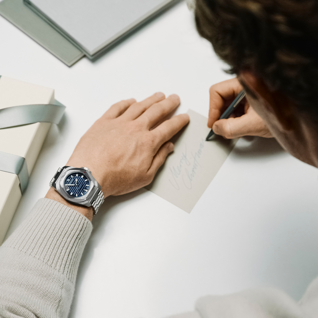 From holiday shopping to family get-togethers, the I.N.O.X. Chrono, crafted from recycled stainless steel, keeps you on track and on time this holiday season. Click to explore: vx.ag/40kzRBS
#MyVictorinox