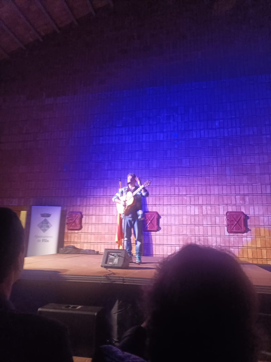 L’Ajuntament de Flix ha donat el tret de sortida a les Jornades de Recreació Històrica de la Batalla de l’Ebre 2024, amb el lliurament dels premis Pont de Ferro.
Els guardonats han estat el pagès i investigador de Corbera d’Ebre, el Sr. Josep Maria Álvarez Clua, i el DEMD-Ebre.