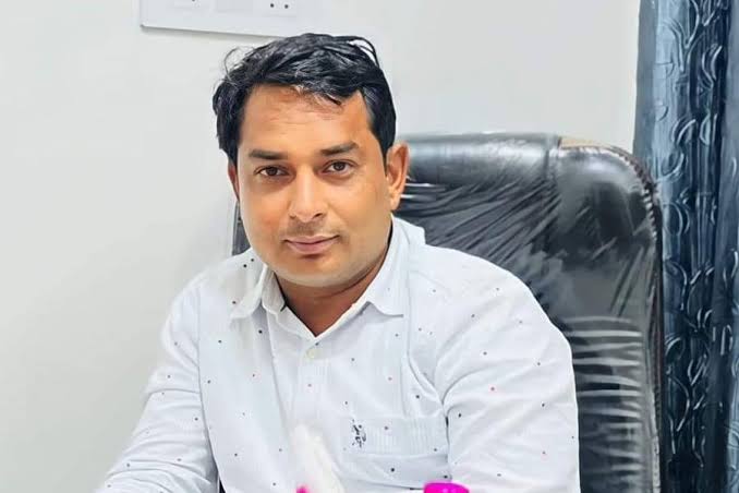 नरेश मीणा को वीडियो कॉन्फ्रेसिंग के जरिए निवाई कोर्ट में पेश किया गया, जहां से उन्हें 14 दिन न्यायिक अभिरक्षा में भेजने का आदेश दिया !
#NareshMeena