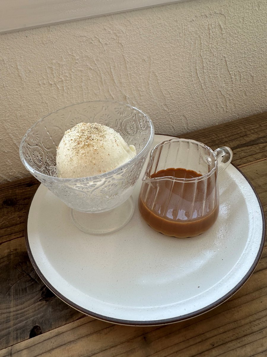 NAGANO_AVENUE's tweet image. 当ホテルより徒歩15分ほどの「Accent」に行ってきました！
シナモンやカルダモンなど様々な種類のスパイスを使用した大人なカフェ✨
今回はキャロットケーキ、チャイラテ、チャイラテアフォガードを注文。
店内はスパイスの香りに包まれていてとても癒されます😊
#アベニューのグルメ #accent