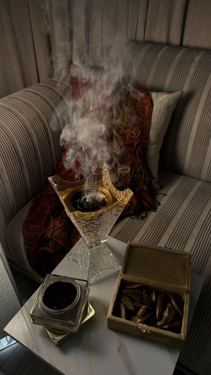 Are378's tweet image. أحب الدلع
أحب أتدلع وأتدلل
أحب كل شيء يساهم برفاهيتي ودلعي 
أحب ..