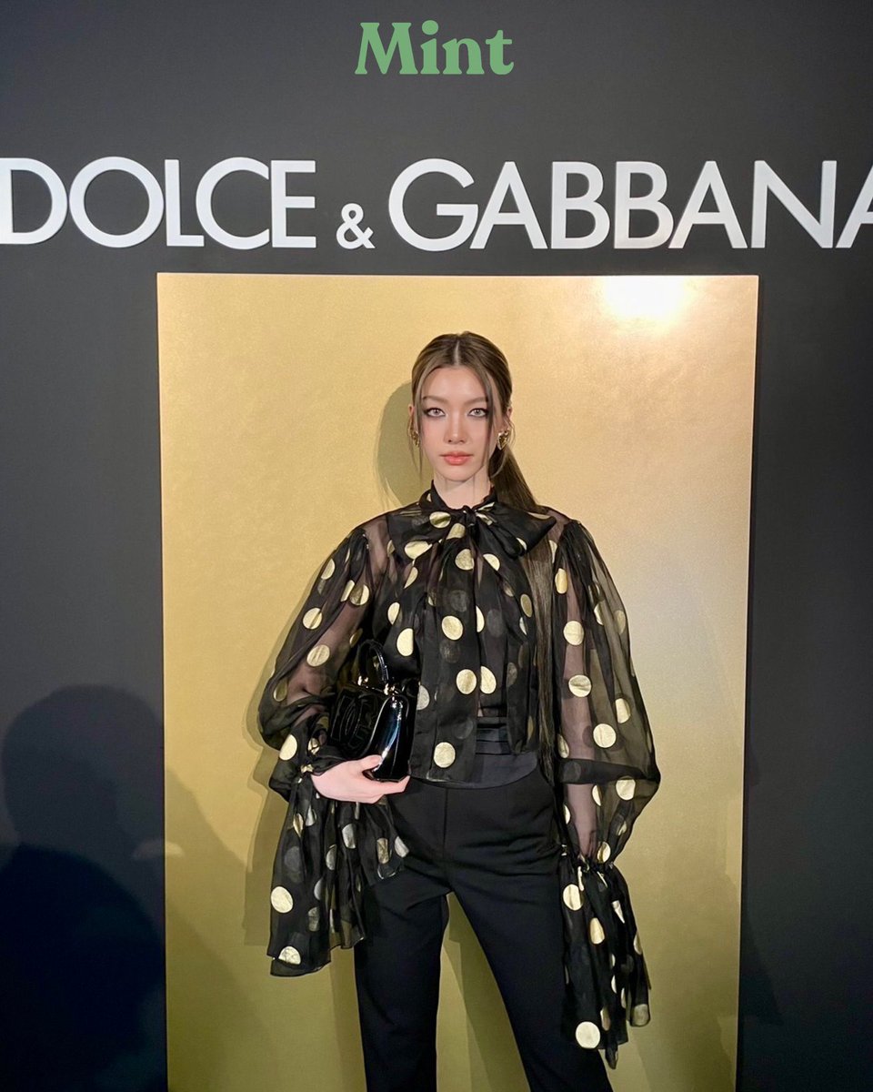 LingOrm_BH's tweet photo. ขอ 1 รี 1 เฟบ ให้น้องออมได้ไหมคะ 🖤

cr. Mint

ORM DOLCE GABBANA 
#DGGalaNightxOrmKorn https://t.co/tnsWqQynop