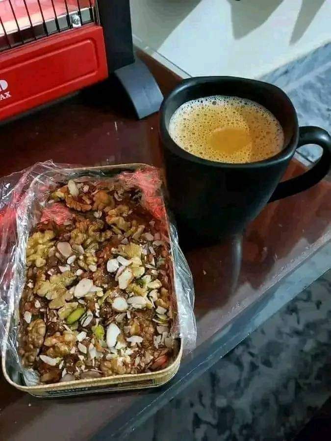 GH4LL's tweet photo. "مُجھے لگتا ہے چائے کے اندر ڈالی گئی چینی کا بھی دل ہوتا ہے اُس کی بھی #Self_ Respect ہوتی ہے ،،اگر آپ اُس کے ہوتے ہوئے کوئی میٹھی چیز کھائیں وہ اپنی میٹھاس لےکہ کہیں گُم ہو جاتی ہے ،،اور اس کے بعد سب کچھ پھیکا پھیکا لگنا شروع ہو جاتا ہے۔۔۔۔
"اور شاید یہی حساب مُحبت کا ہے ۔۔ https://t.co/dMcfEOfg2e