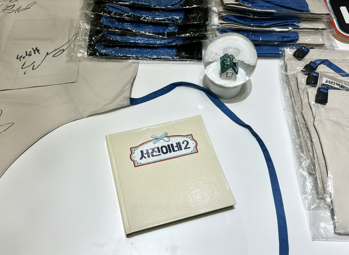 今日からのeggiscomingのポップアップ、ソジンの家何か置いてあるかな〜とふらっと寄ったら普通にサインあってまーーーーじでびびった
ジャケットも展示してあったし最終回で配ってた写真集も見放題でした