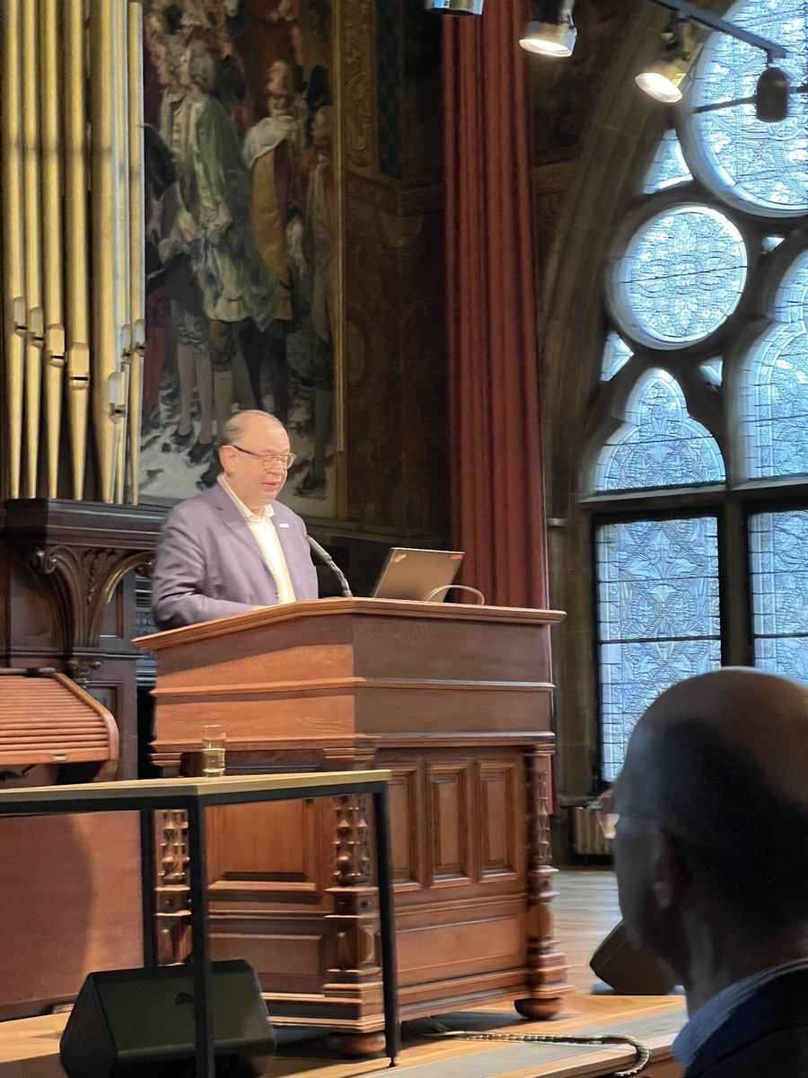 Peter_Bell77's tweet image. Stephan Hoppe spricht auch hier über den Wandel von Burg zu Schloss @Uni_MR #kunstgeschichte
