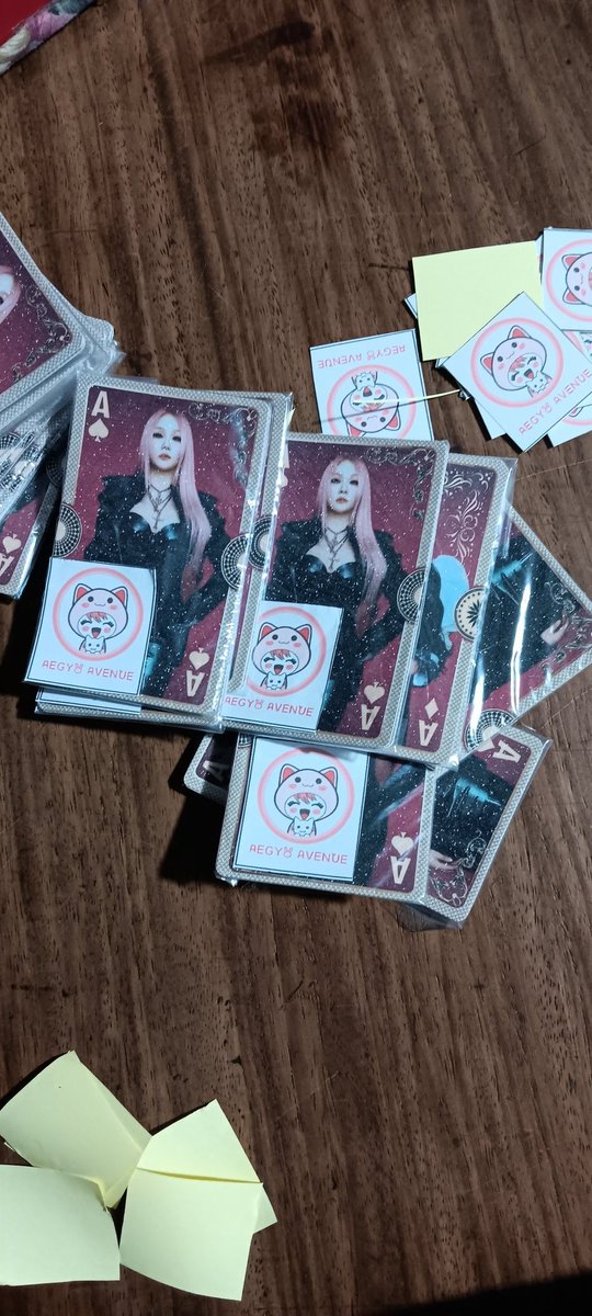 Pasensyahan nyo na po ang aming simpleng giveaways. Sudden decision kaya medyo madalian din. <a href="/0105Cicada/">Cicada 0105 💛🧡</a>, thanks for volunteering to give this away. Hanapin nyo na lang po sya sa araw ng con - Day 2 si mhiema pupunta. 😆😆😆😆