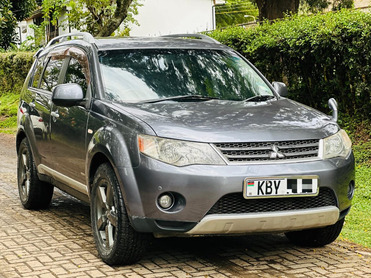 BigJs_Motors's tweet image. Sleek and Stylish 📷
Model: Mitsubishi Outlander | 2006
Engine: 2.4l  Petrol
Features: Full Spec
Price: 970,000/
Caption: "Upgrade your commute with the Outlander – where style meets performance. Safety, luxury, and affordability in one sleek package. #ExploreWithBigJs #outlander