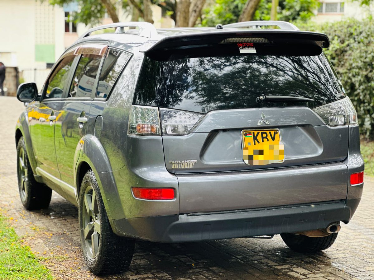 BigJs_Motors's tweet image. Sleek and Stylish 📷
Model: Mitsubishi Outlander | 2006
Engine: 2.4l  Petrol
Features: Full Spec
Price: 970,000/
Caption: "Upgrade your commute with the Outlander – where style meets performance. Safety, luxury, and affordability in one sleek package. #ExploreWithBigJs #outlander