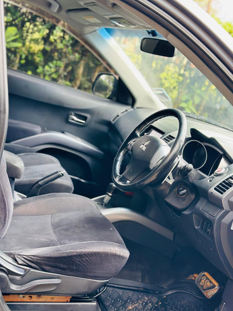 BigJs_Motors's tweet image. Sleek and Stylish 📷
Model: Mitsubishi Outlander | 2006
Engine: 2.4l  Petrol
Features: Full Spec
Price: 970,000/
Caption: "Upgrade your commute with the Outlander – where style meets performance. Safety, luxury, and affordability in one sleek package. #ExploreWithBigJs #outlander