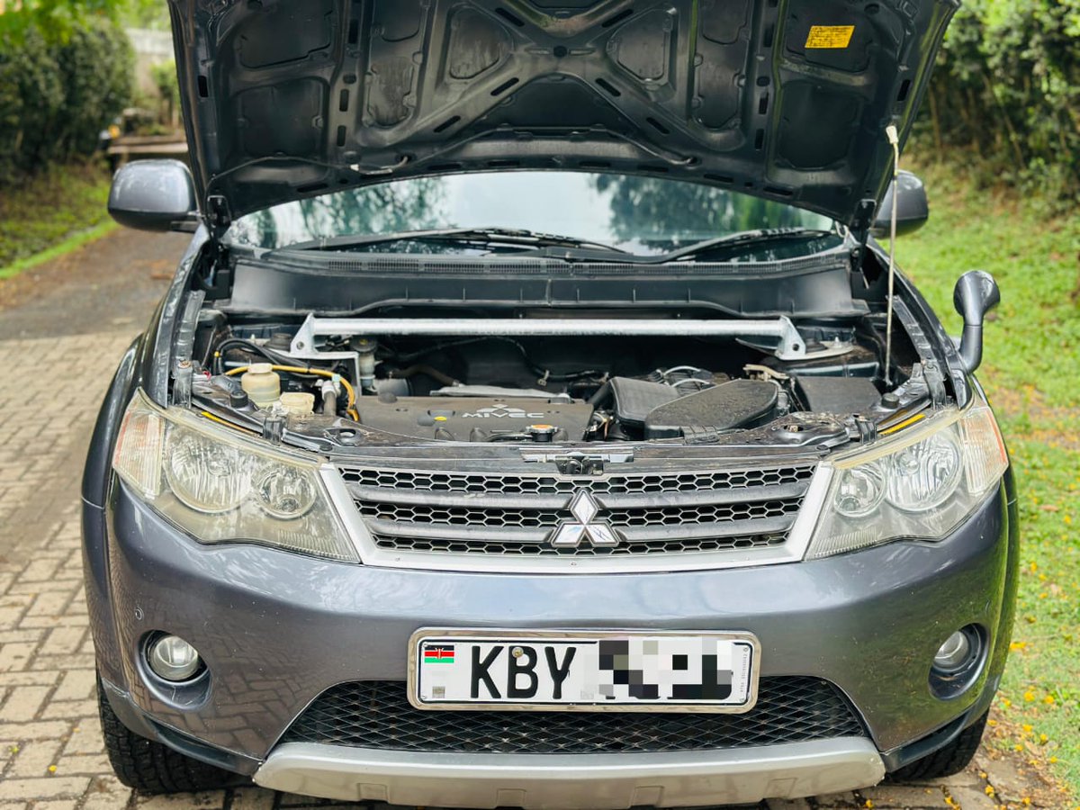 BigJs_Motors's tweet image. Sleek and Stylish 📷
Model: Mitsubishi Outlander | 2006
Engine: 2.4l  Petrol
Features: Full Spec
Price: 970,000/
Caption: "Upgrade your commute with the Outlander – where style meets performance. Safety, luxury, and affordability in one sleek package. #ExploreWithBigJs #outlander