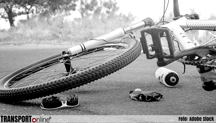 Fietser komt om door aanrijding met vrachtwagen