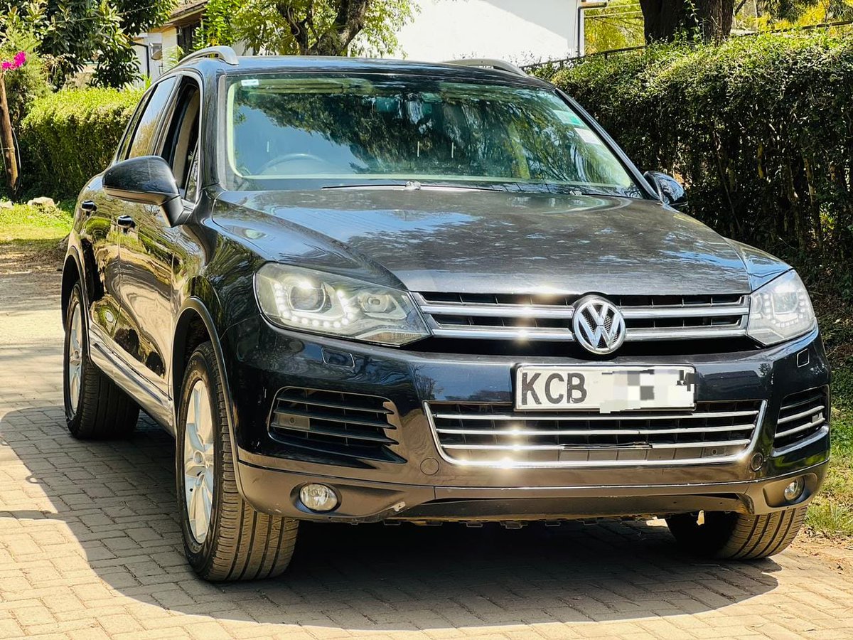 BigJs_Motors's tweet image. Sleek and Stylish 📷
Model: VW Toureg | 2013 | Local
Engine: 3.6l  Petrol
Features: Full Spec
Price: 2,299,999/=
Caption: "Upgrade your commute with the Toureg – where style meets performance. Safety, luxury, and affordability in one sleek package. #ExploreWithBigJs #vw #toureg
